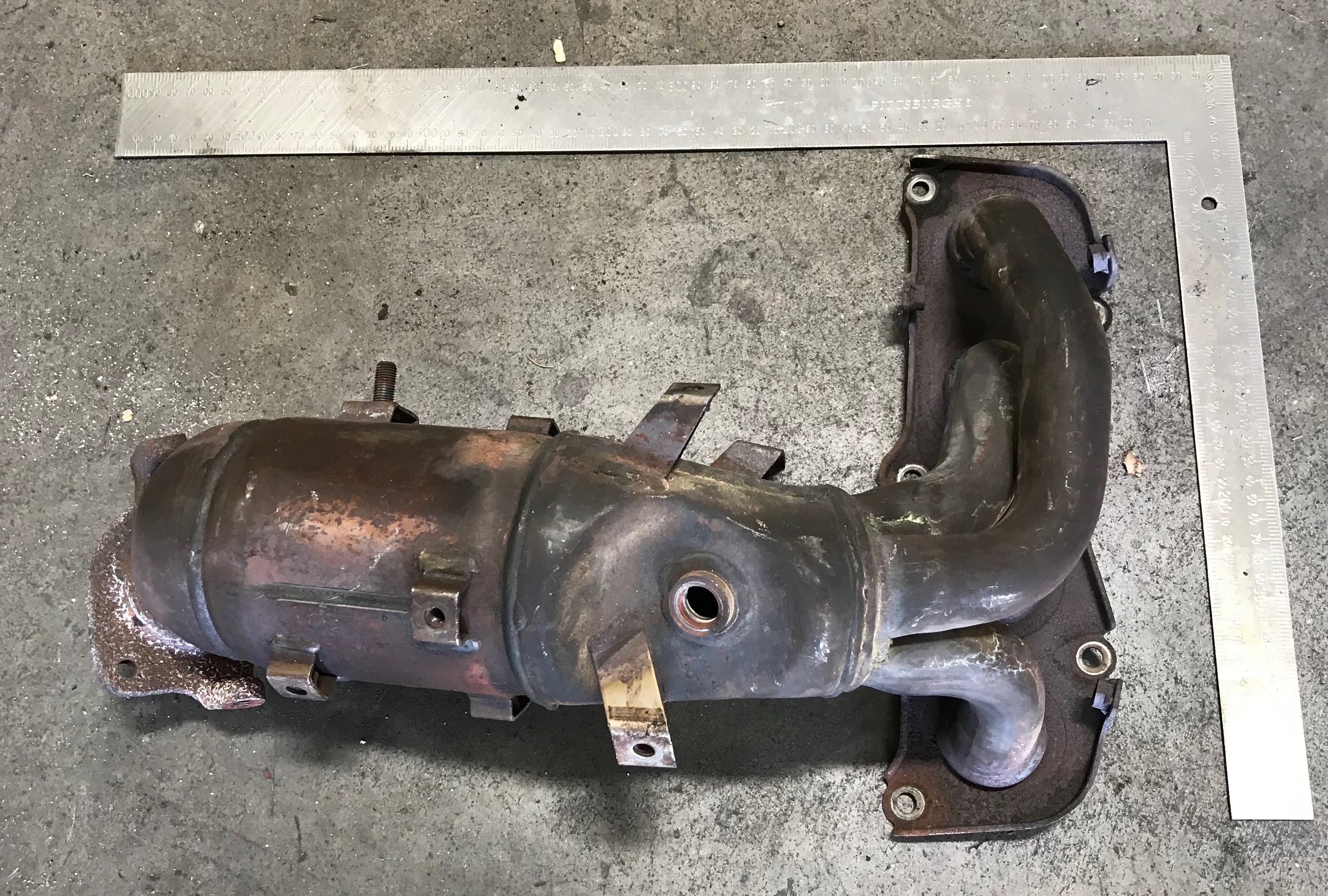Toyota 0V030 catalytic converter