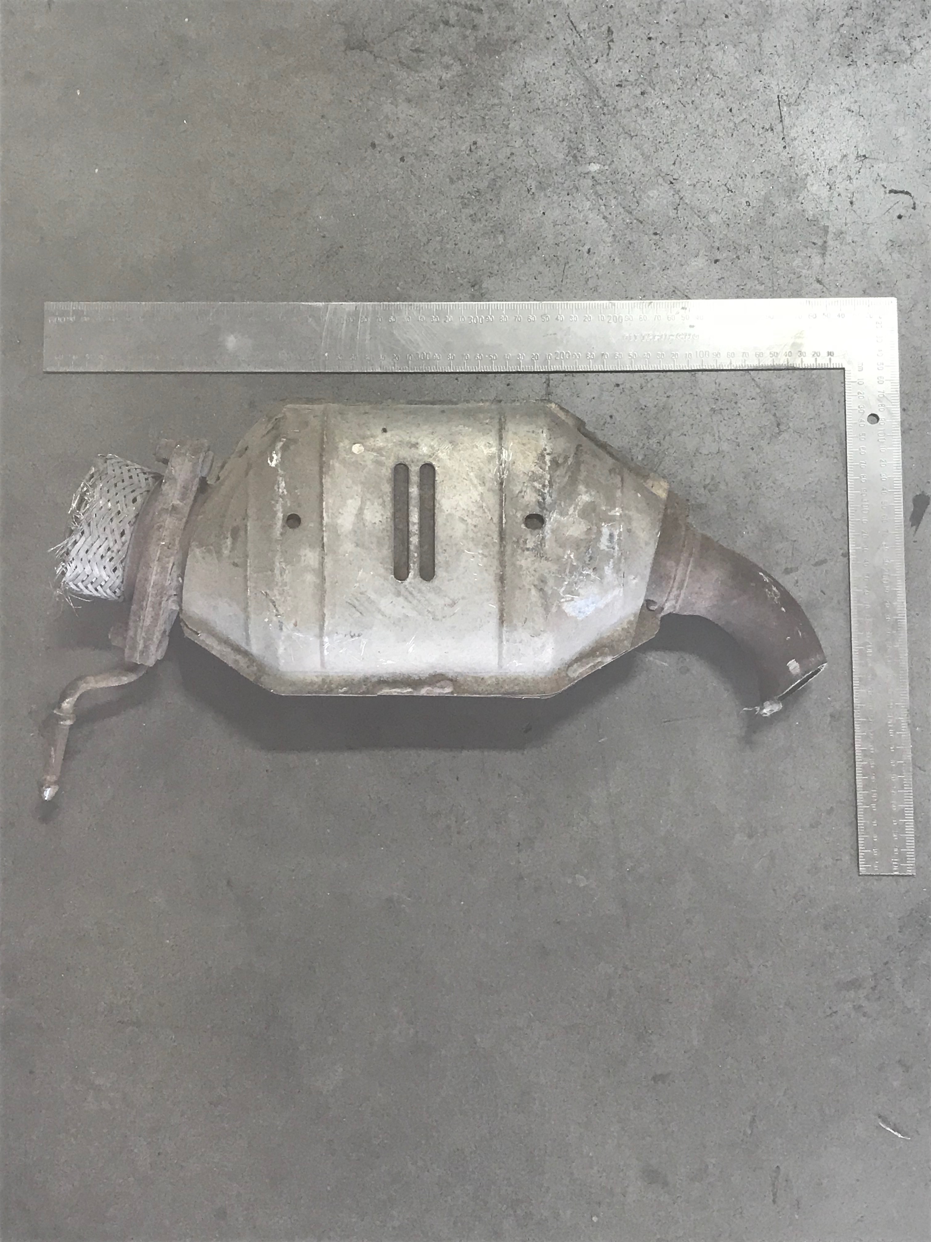 Ford 97BB triangle catalytic converter