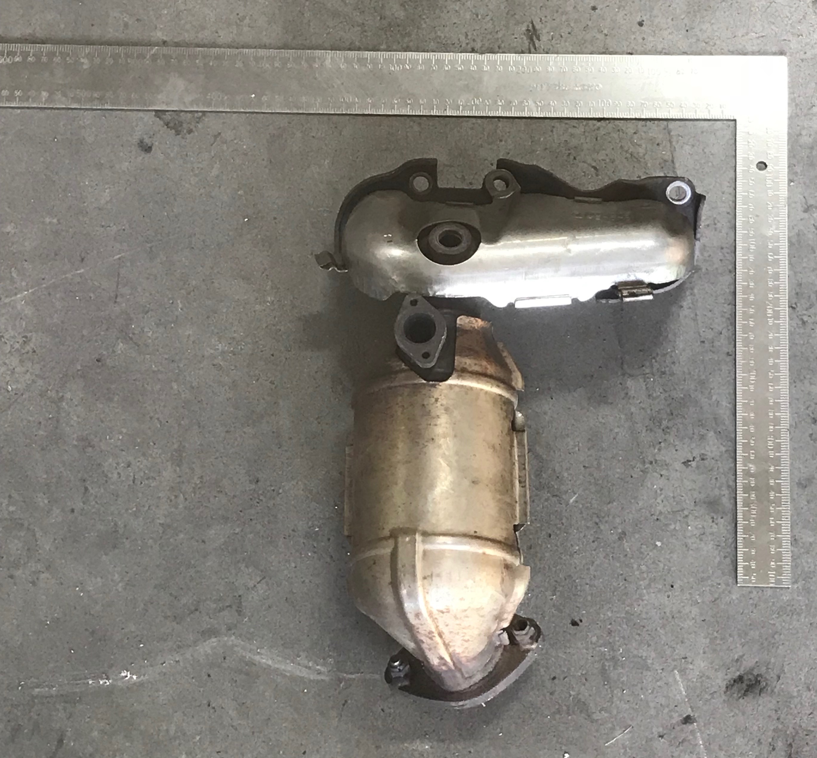 Toyota L0P110 catalytic converter