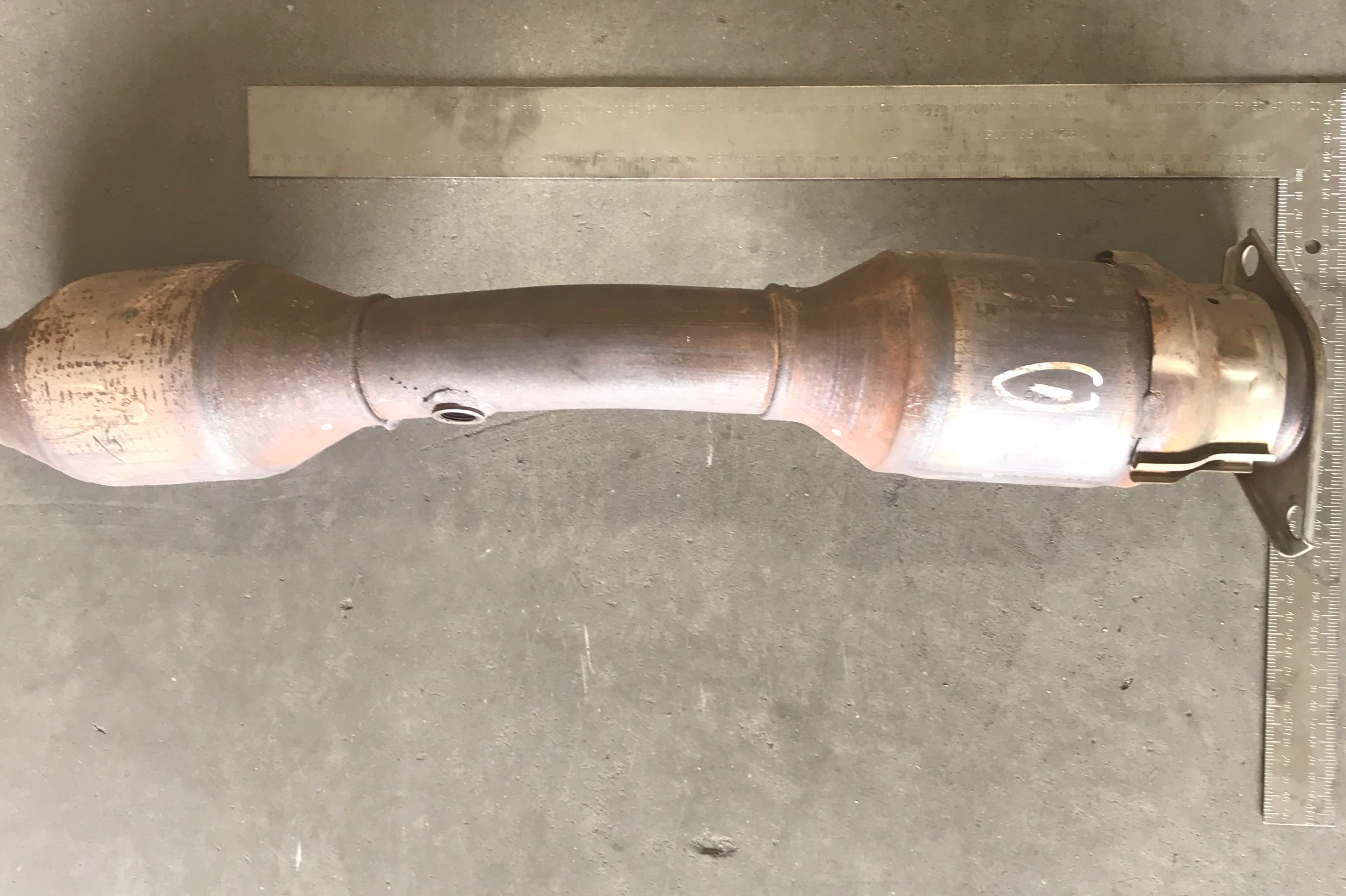 Toyota GS8 catalytic converter