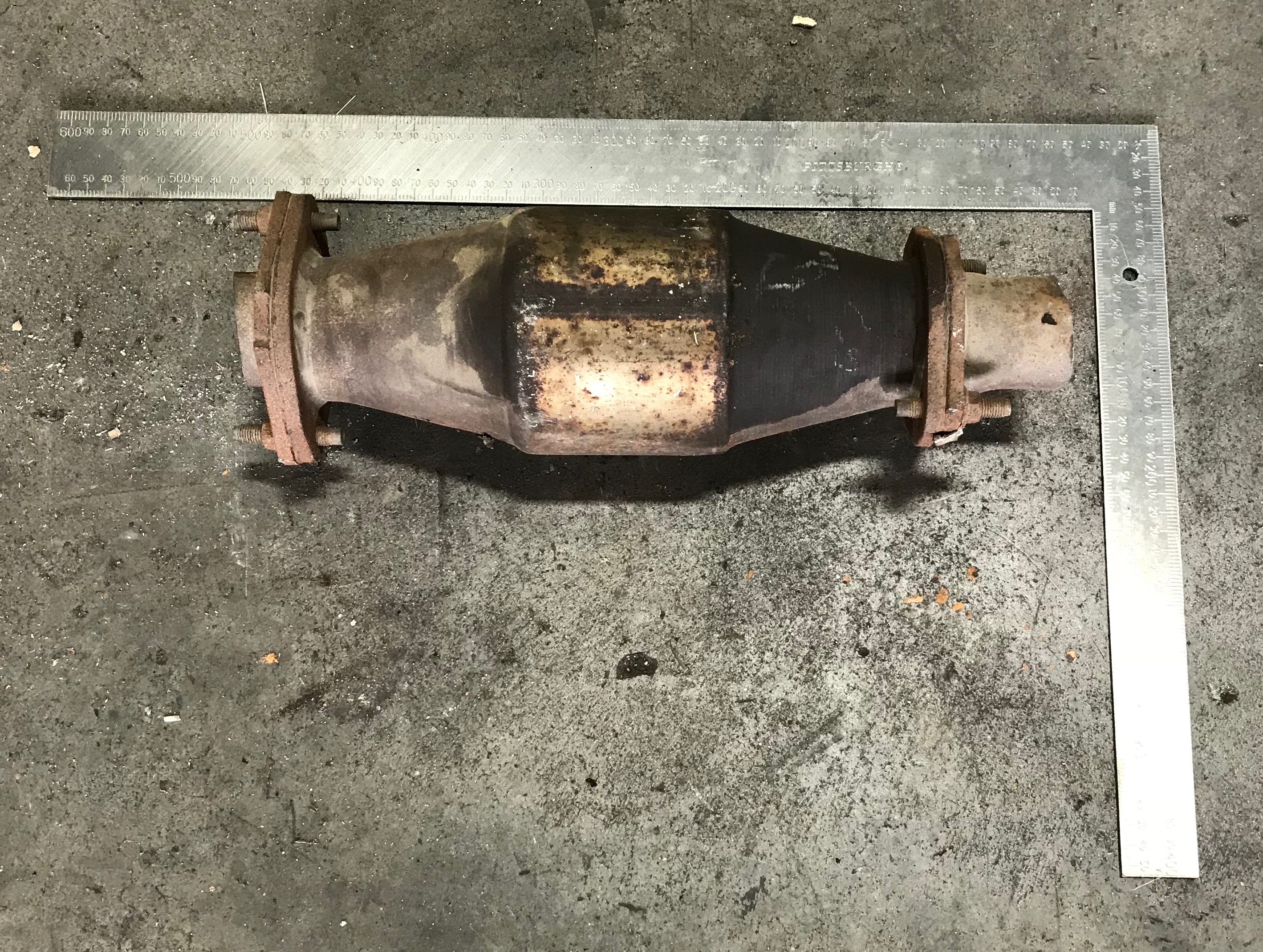 Toyota GM6 catalytic converter