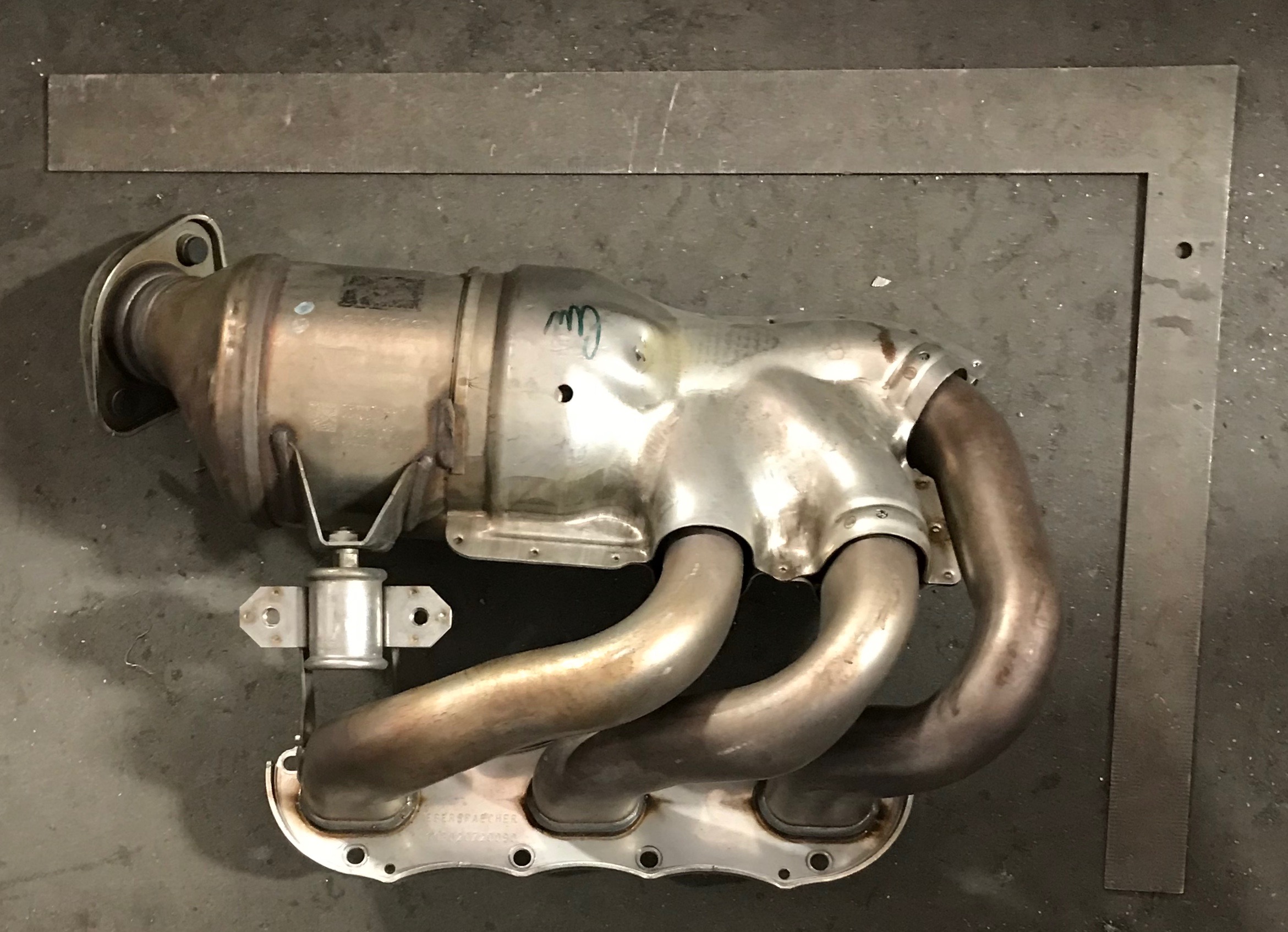 Volkswagen 98711310133 catalytic converter