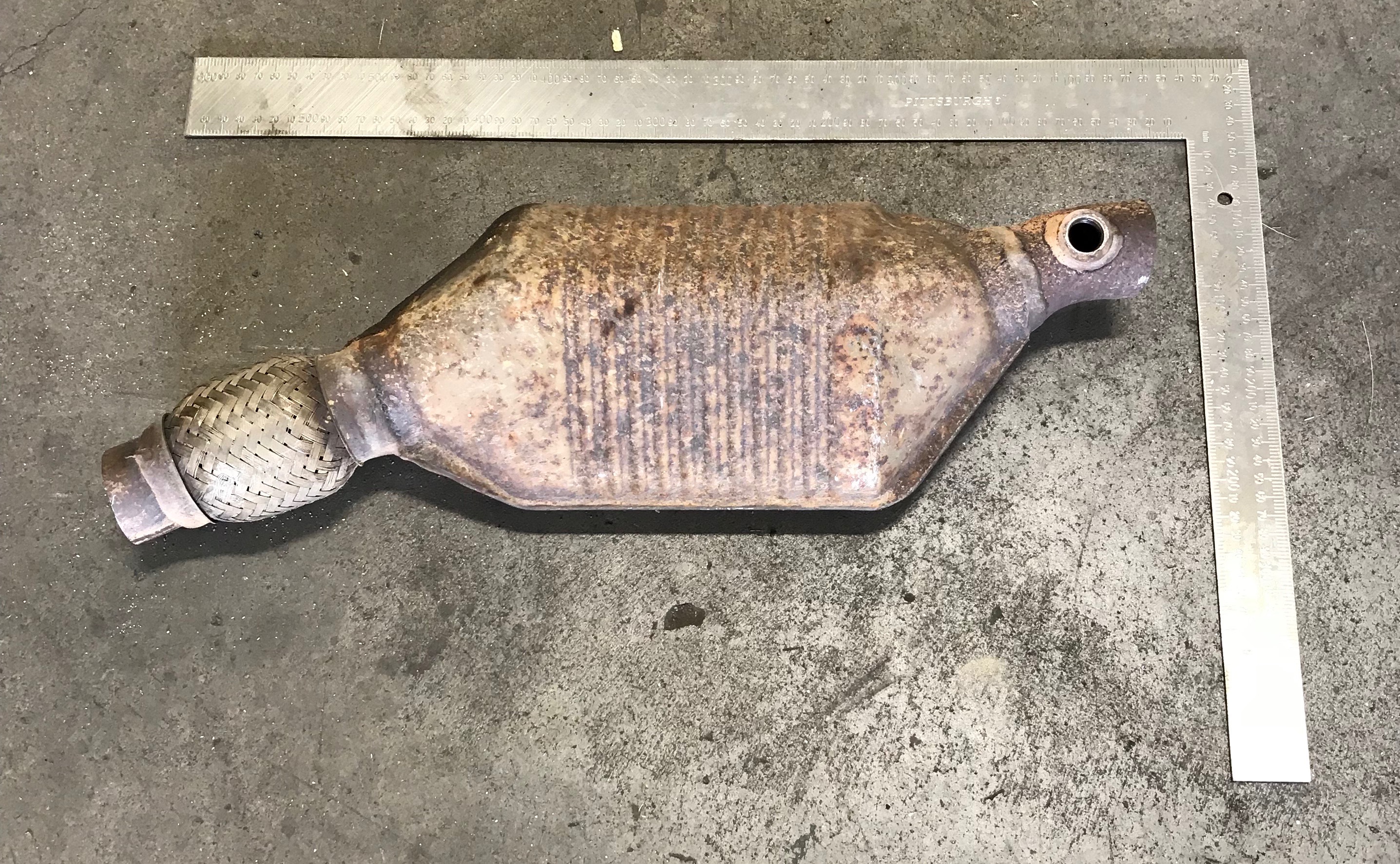 Volkswagen 8D0131701DE catalytic converter