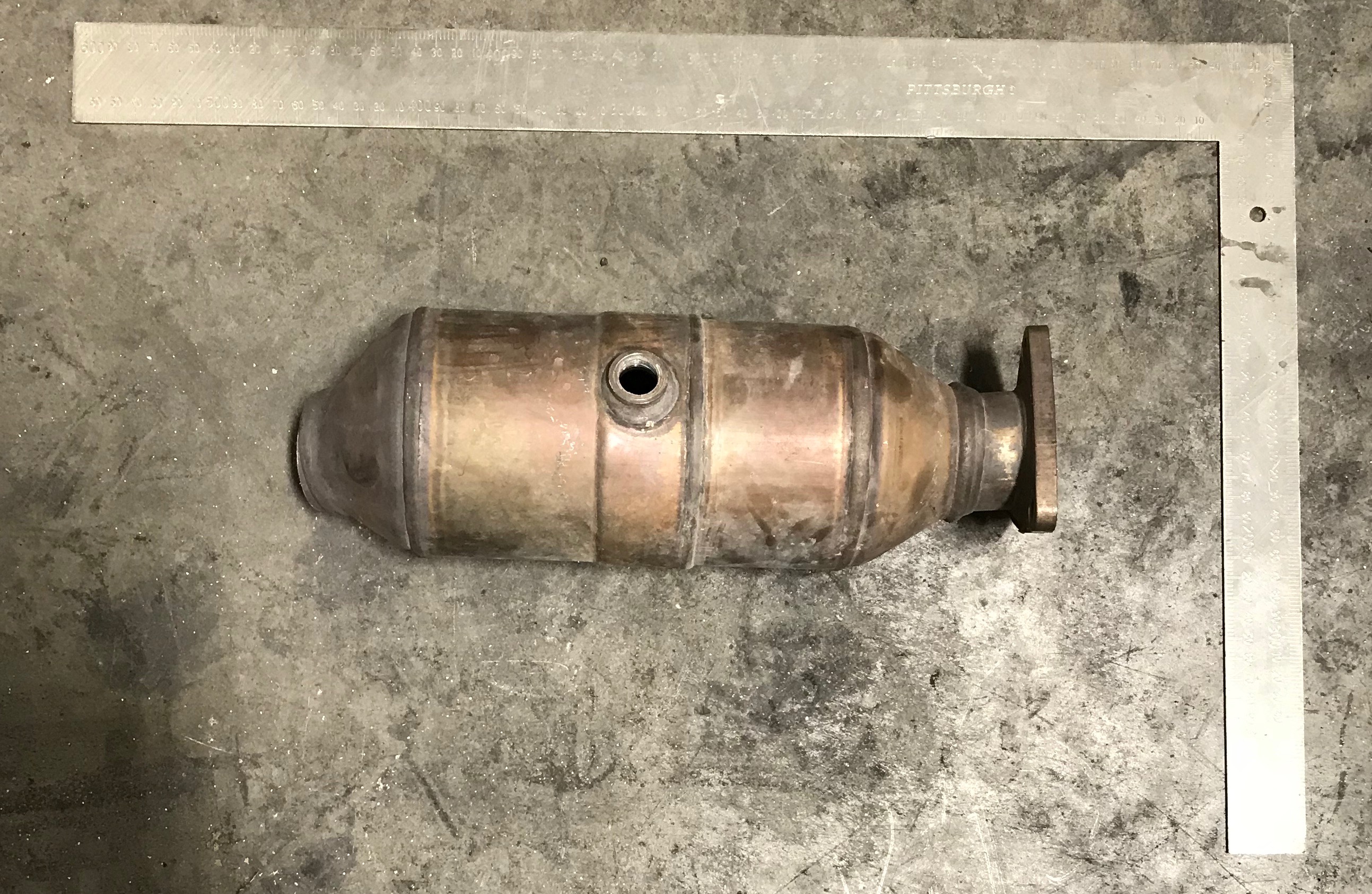 Volkswagen 8E0131701GH catalytic converter