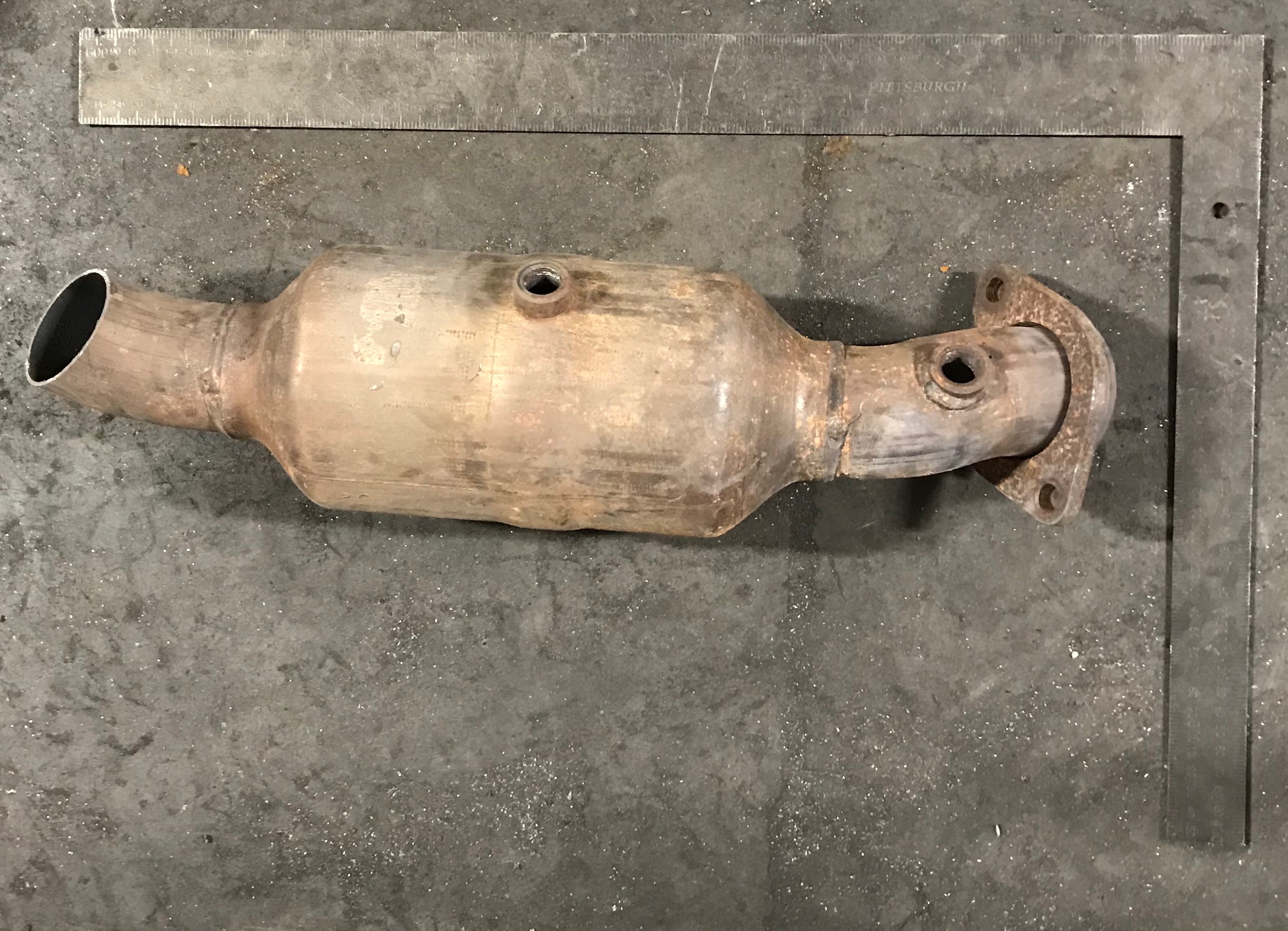 Chrysler 68042465AA catalytic converter