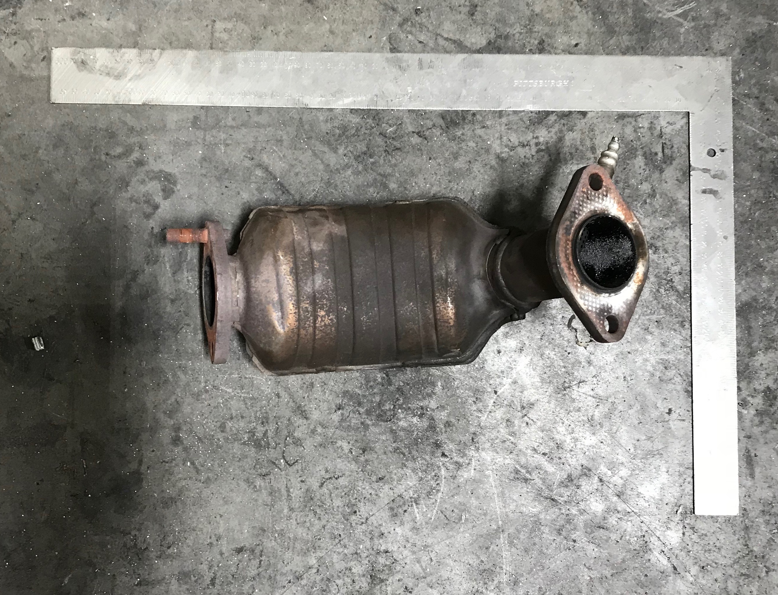 Mitsubishi 8R catalytic converter