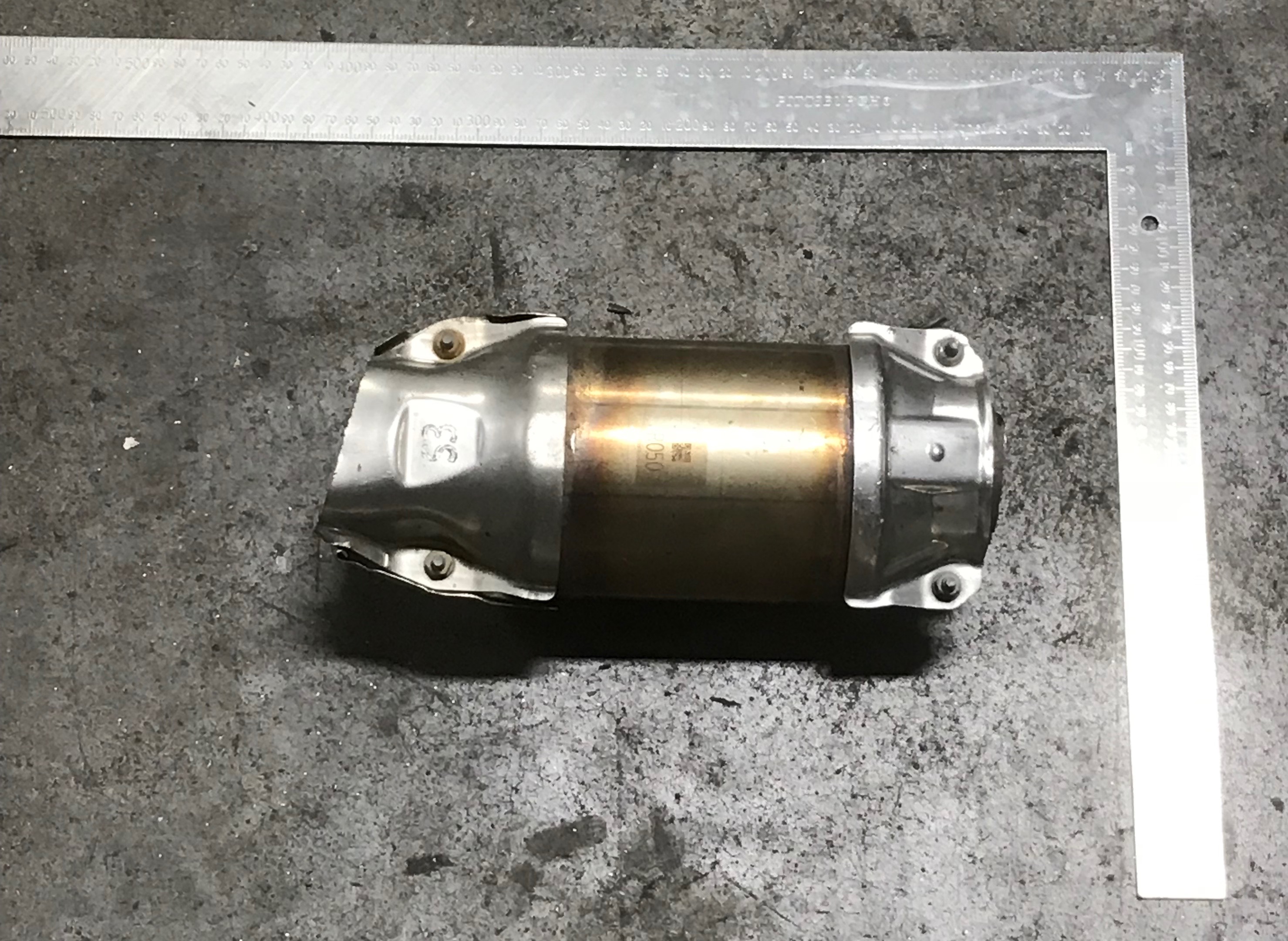 Subaru RCA02 catalytic converter
