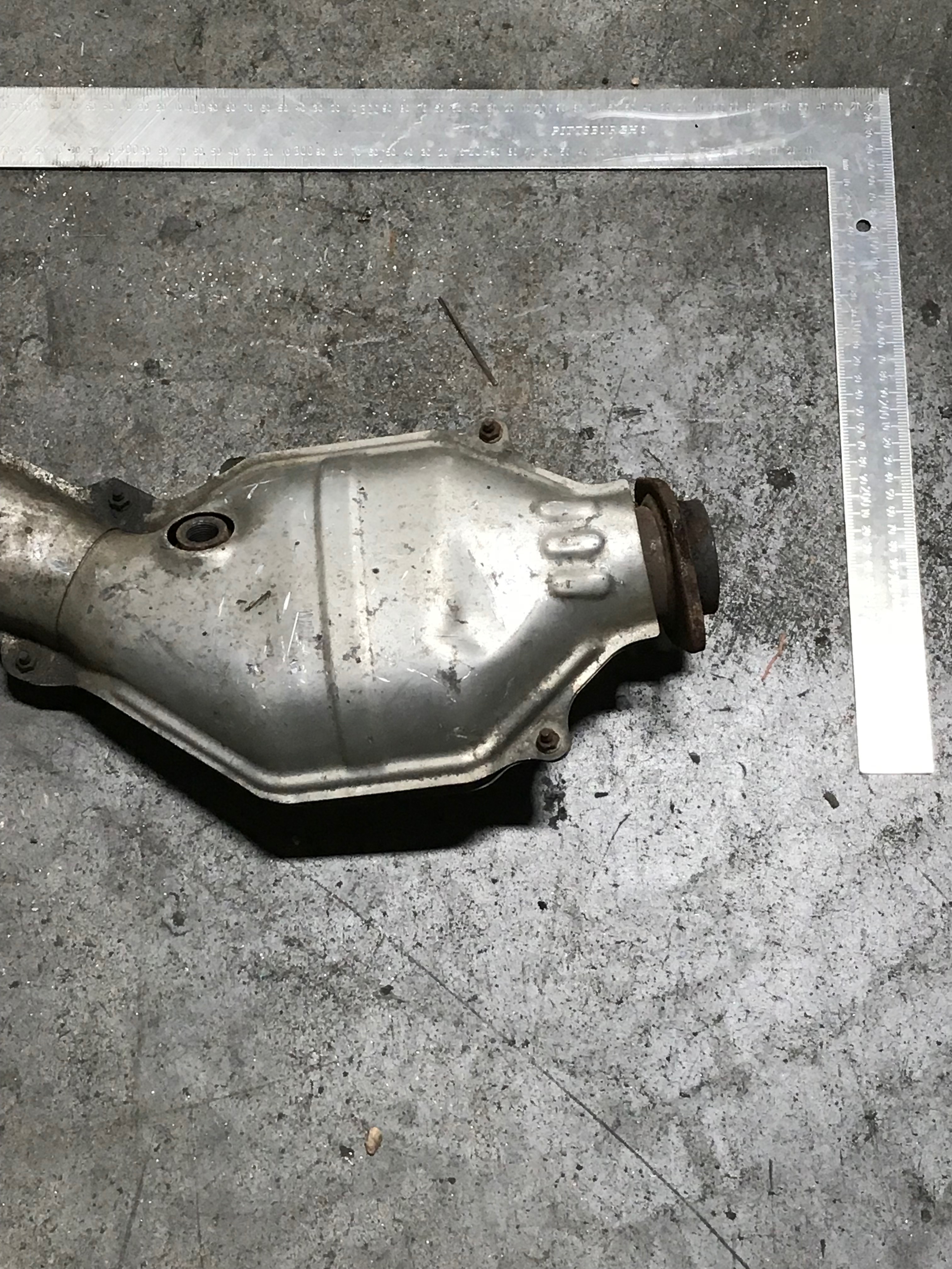 Subaru RCAG9 catalytic converter