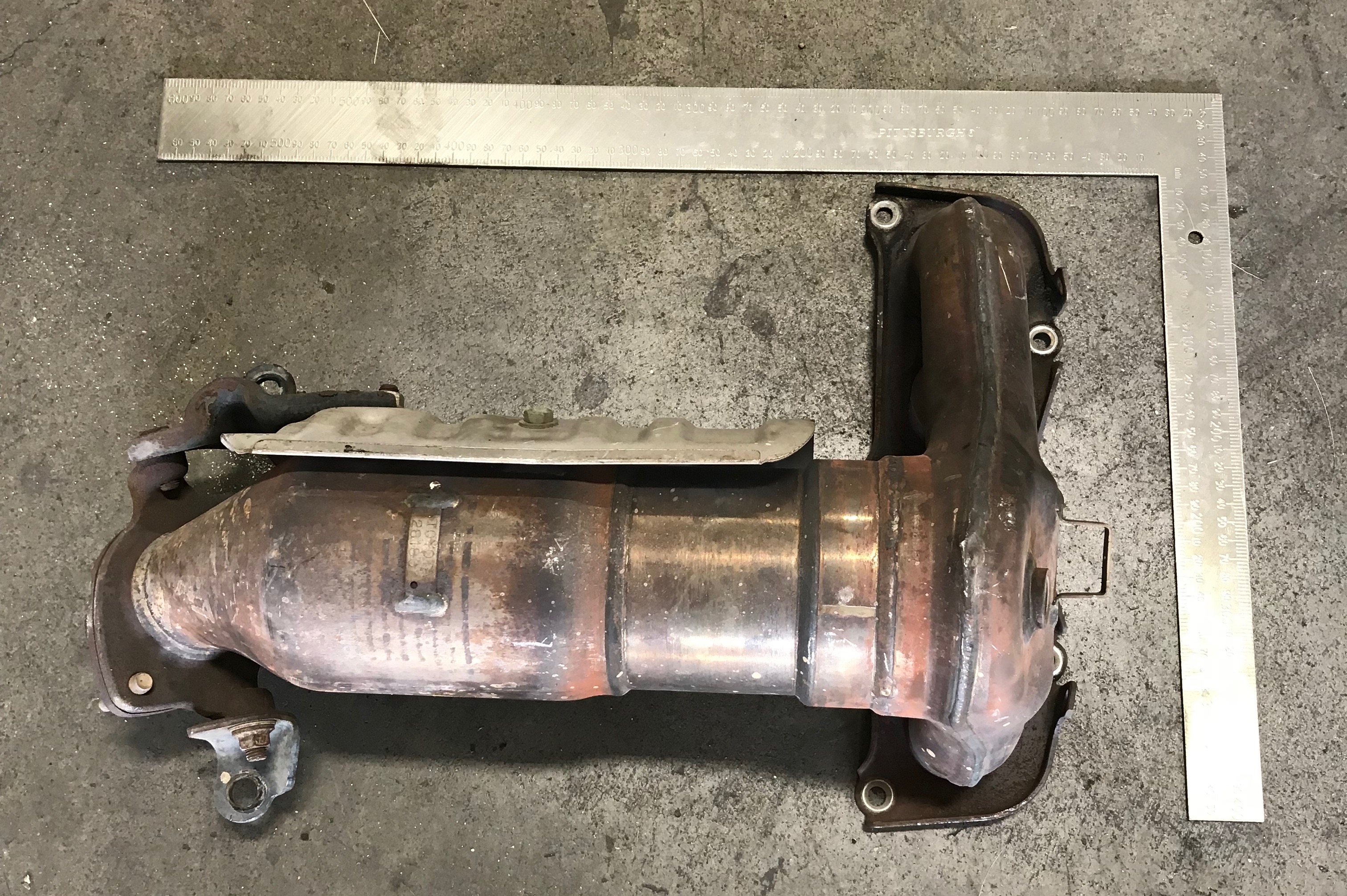 Toyota 0V040 catalytic converter