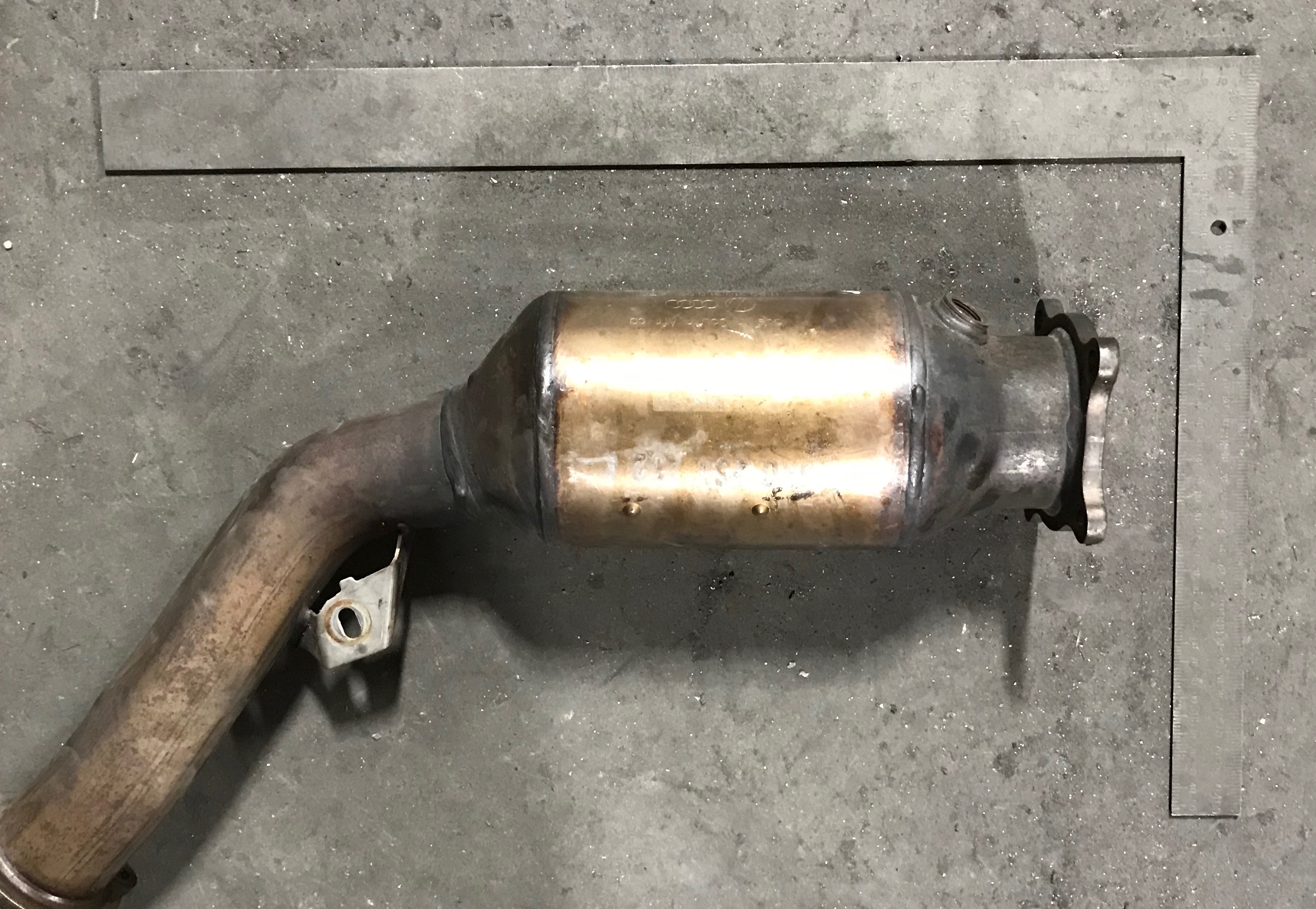 Volkswagen 7P0131701E catalytic converter