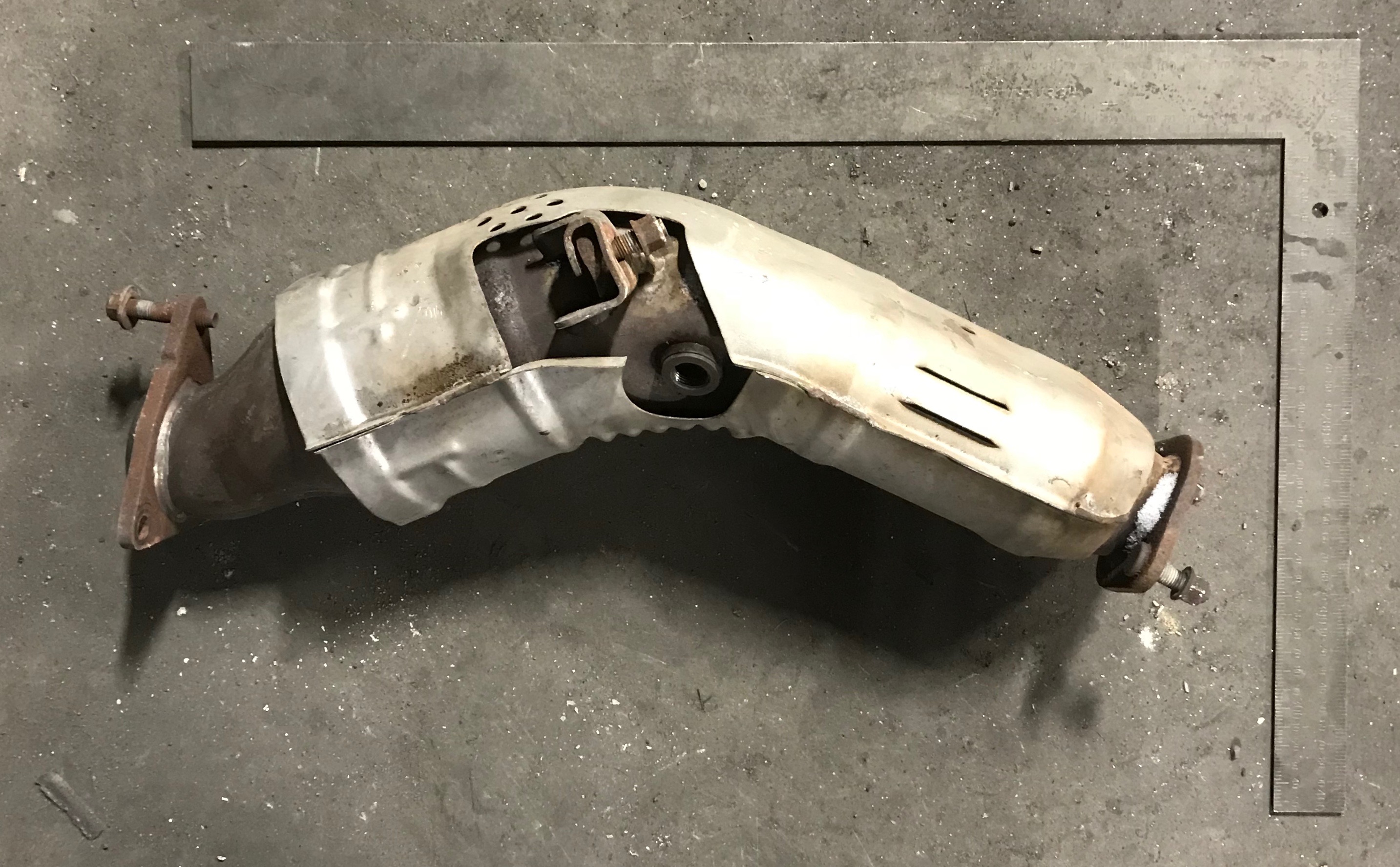 Nissan EK8 catalytic converter