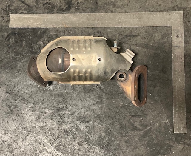 Toyota R0P220 catalytic converter
