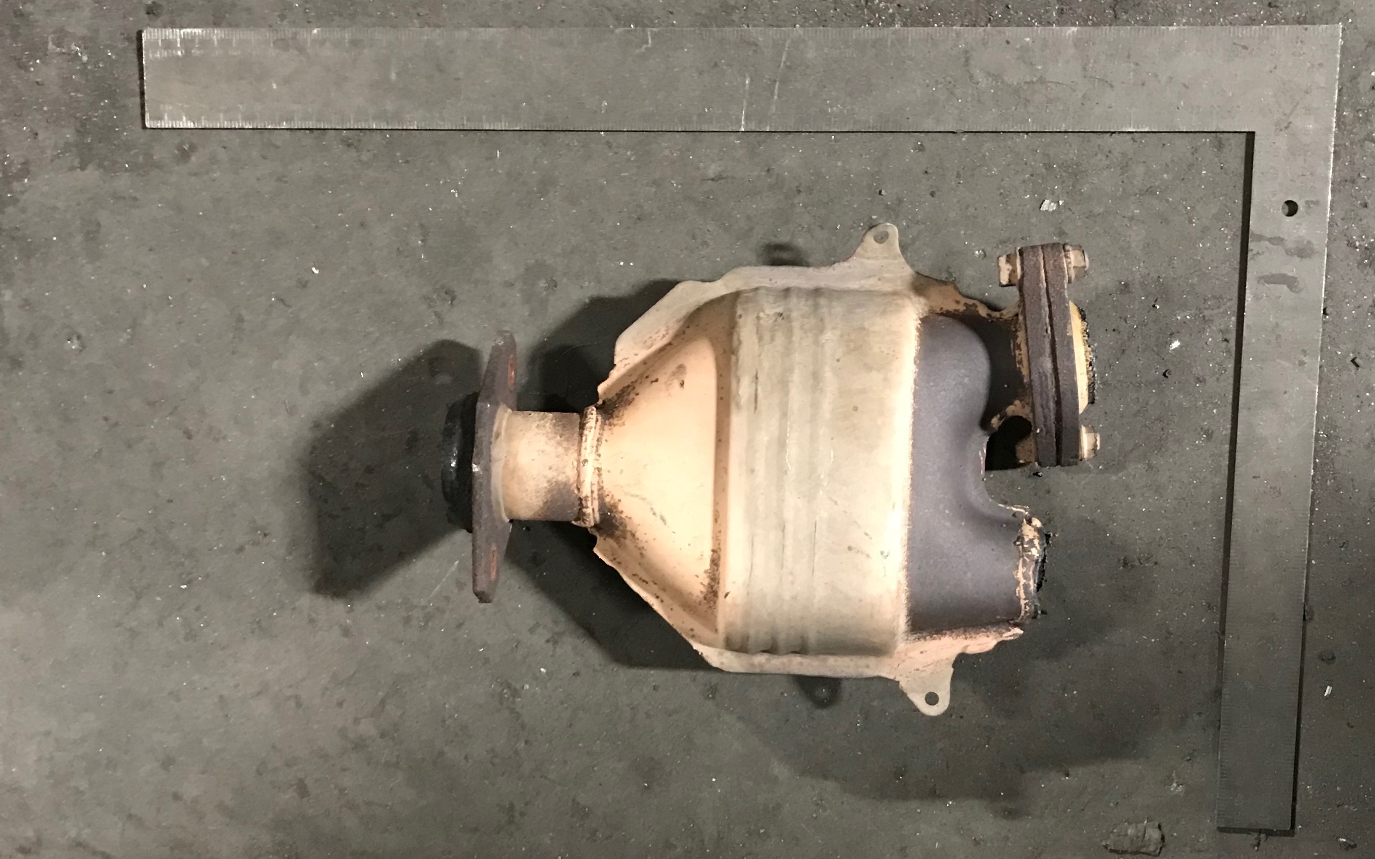 Subaru FCAM6 three pipe catalytic converter