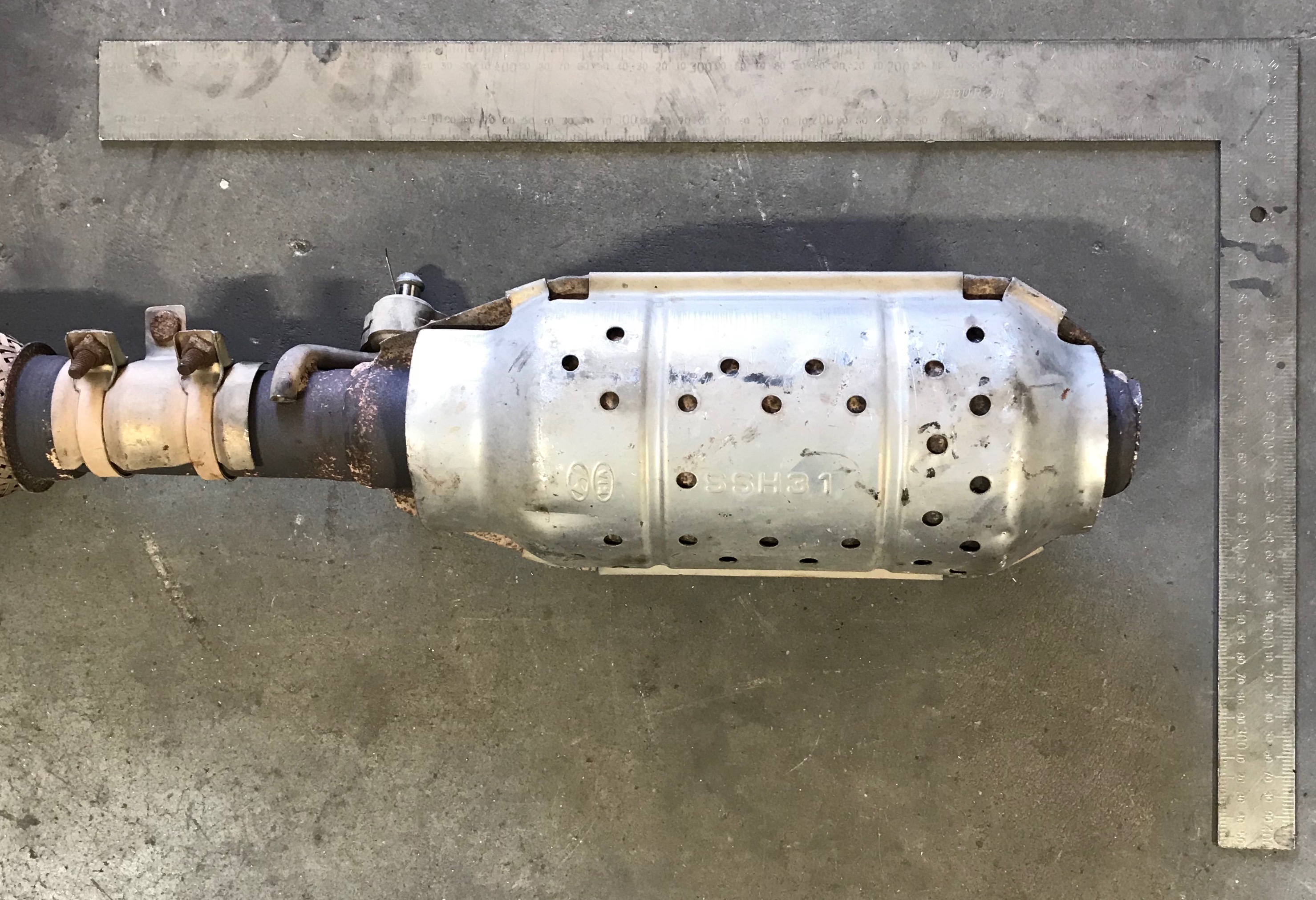 Hyundai 2G320 catalytic converter