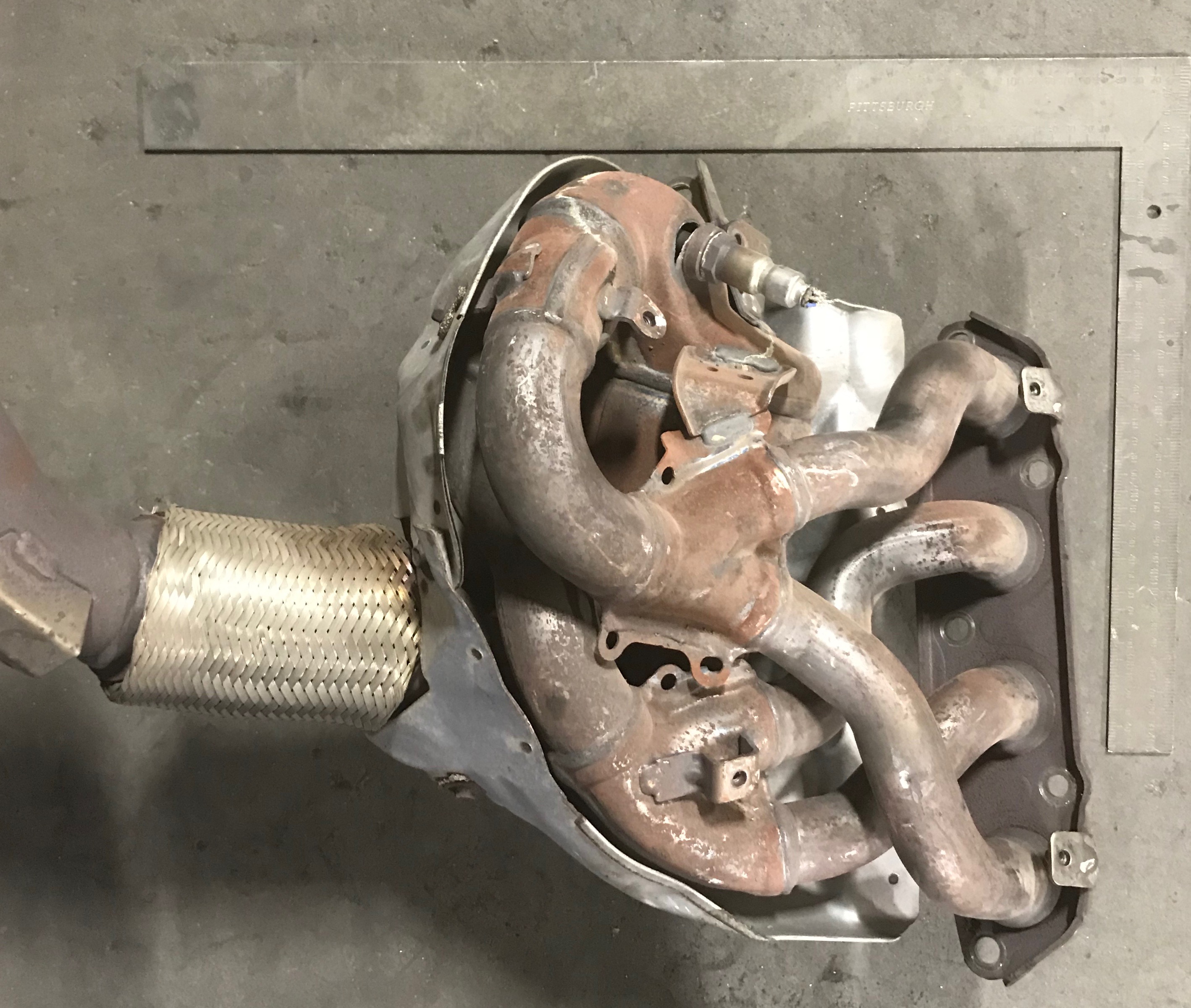 Mazda PYE8 catalytic converter