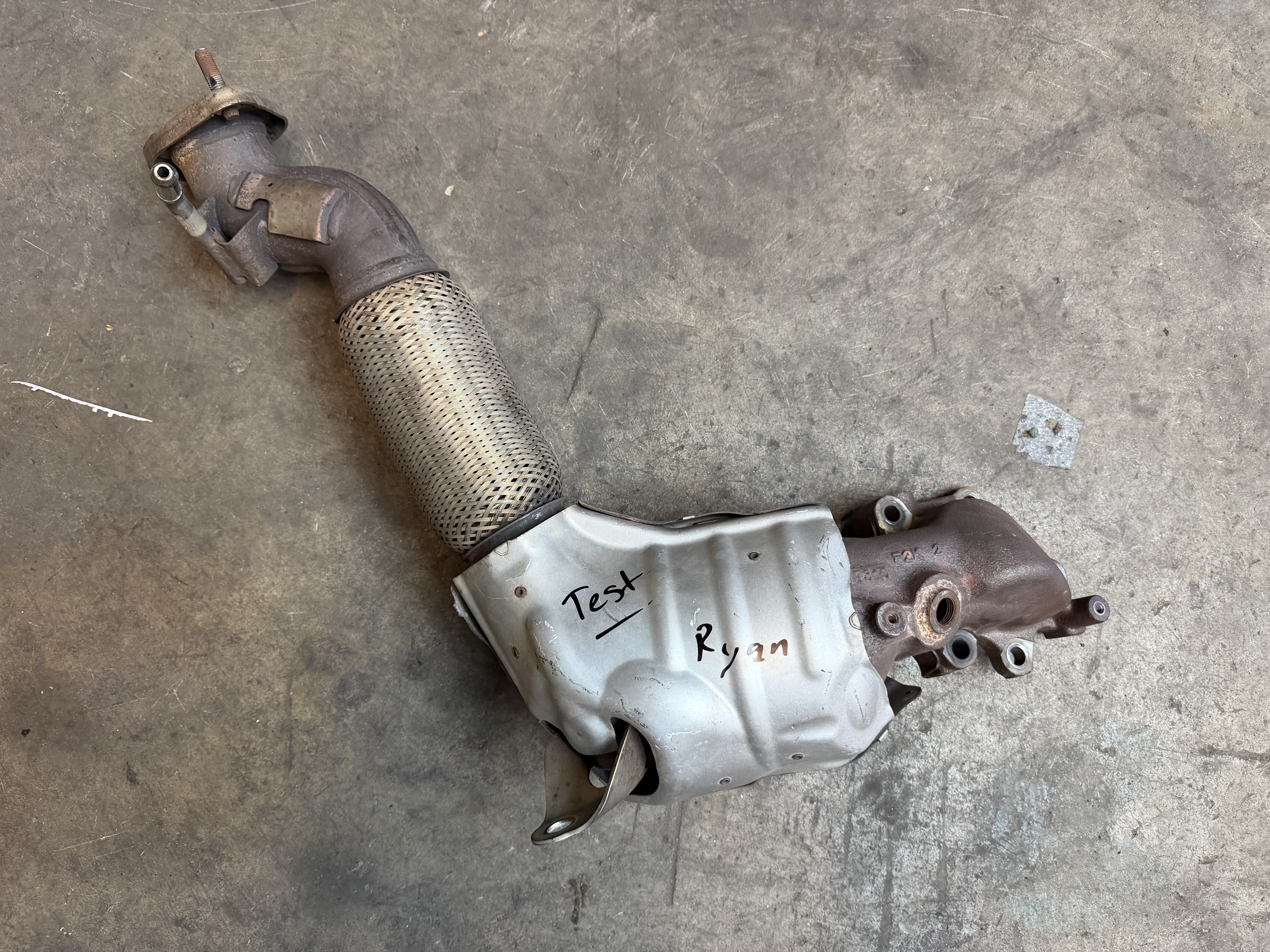 Mazda PYL1 2050x catalytic converter