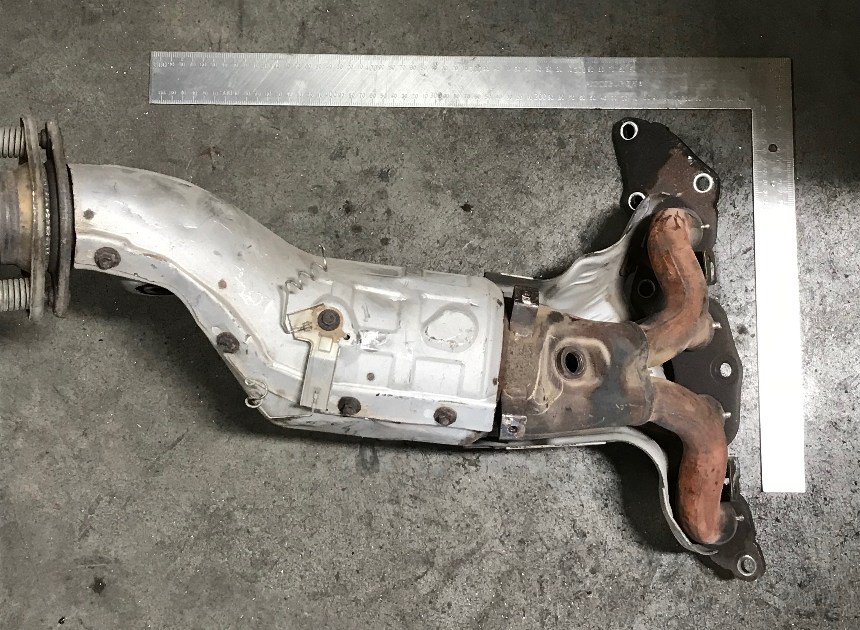 Mazda L598 2050x catalytic converter